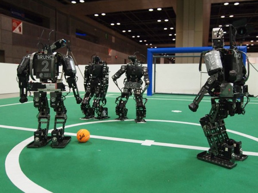 透过机器人世界杯看机器人的个性...